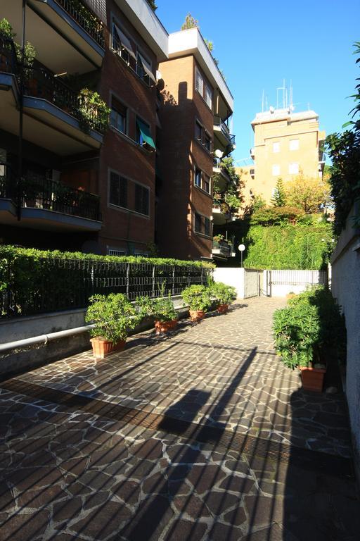 B&B Viale Dei Colli Portuensi 589 Rom Exteriör bild